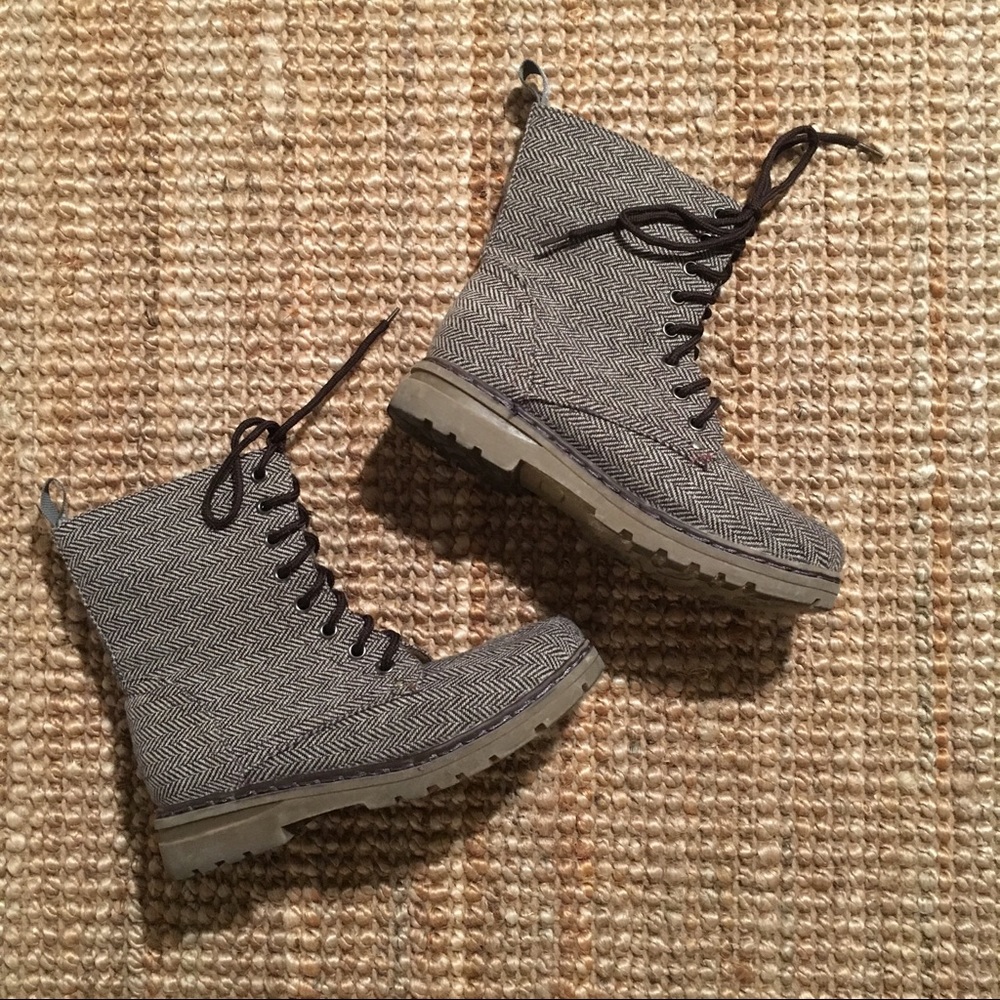 HERRINGBONE PRINT COMBAT BOOTS
